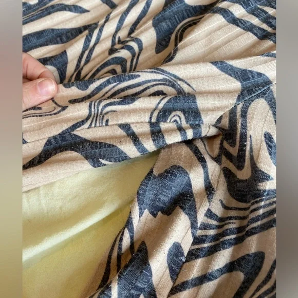 Beach Riot Hailey lounge pants. - Picture 2 of 5